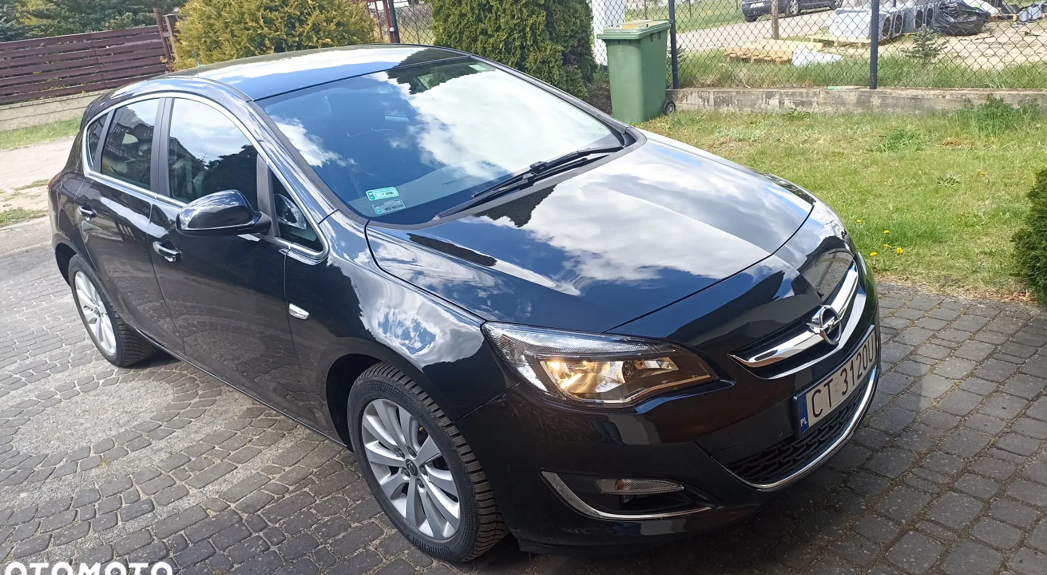 Opel Astra cena 18500 przebieg: 256000, rok produkcji 2013 z Warszawa małe 137